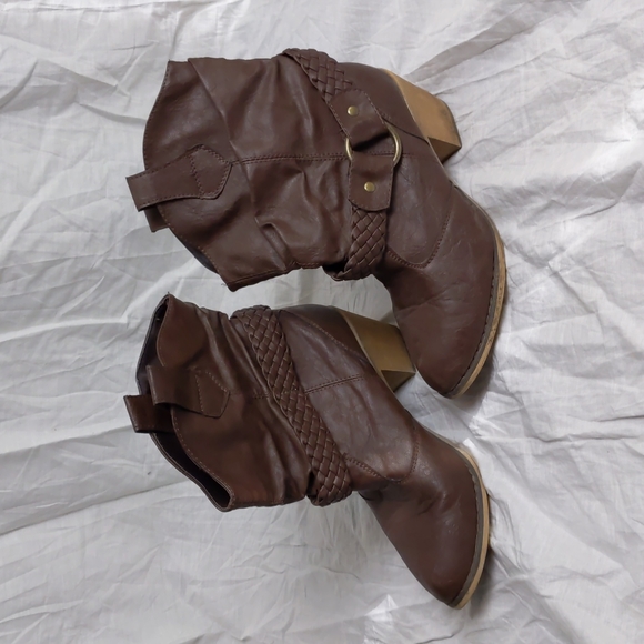 Brown boots - Picture 2 of 7